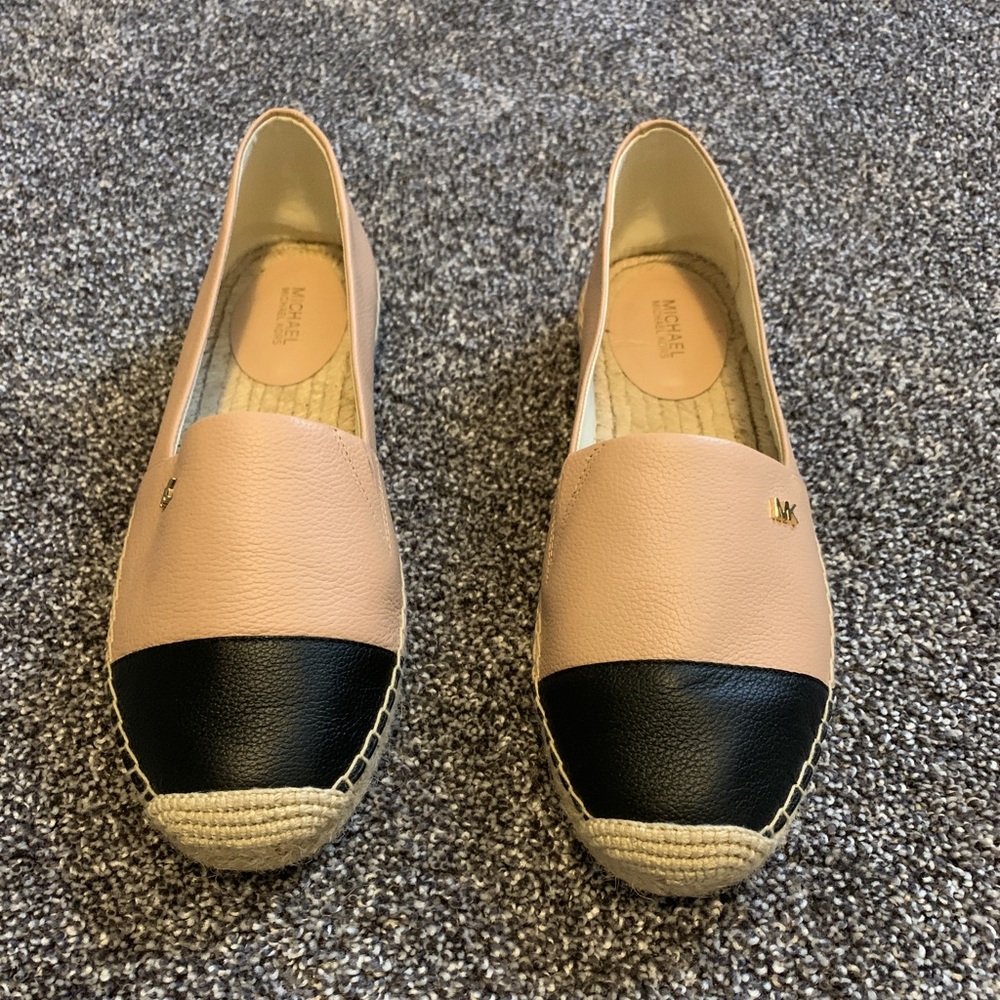 Michael Kors Kendrick Toe Cap Tumbled Leather 10M oyster/black